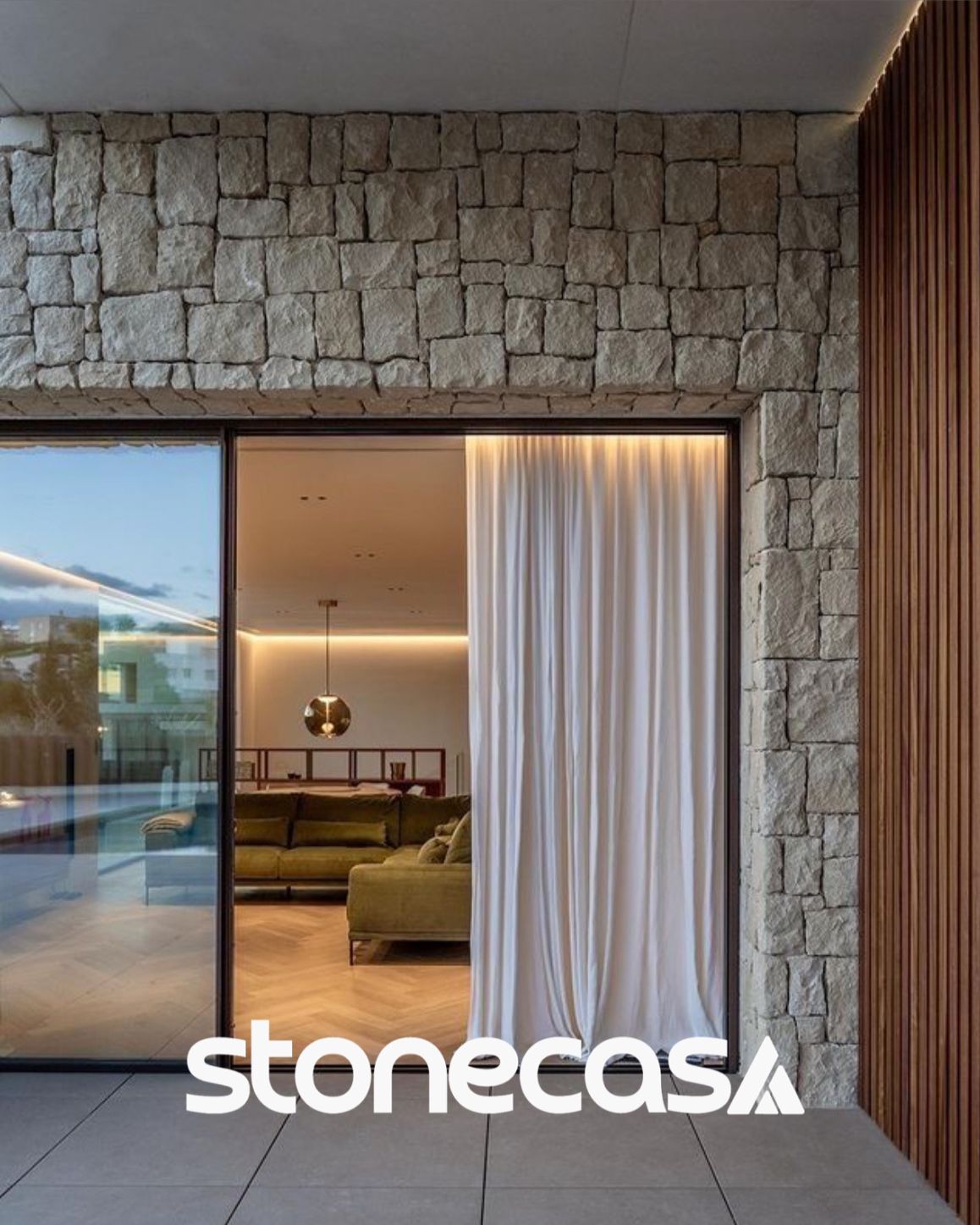 Pedra Moledo Rústica Natural | Stone Casa Alto Padrão Pedra Moledo Rústica natural com face de assentamento serrada da Stone Casa